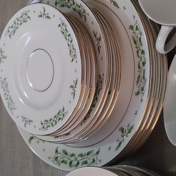 Gibson Everyday complete holiday dinner set for 4 - Picture 4 of 4